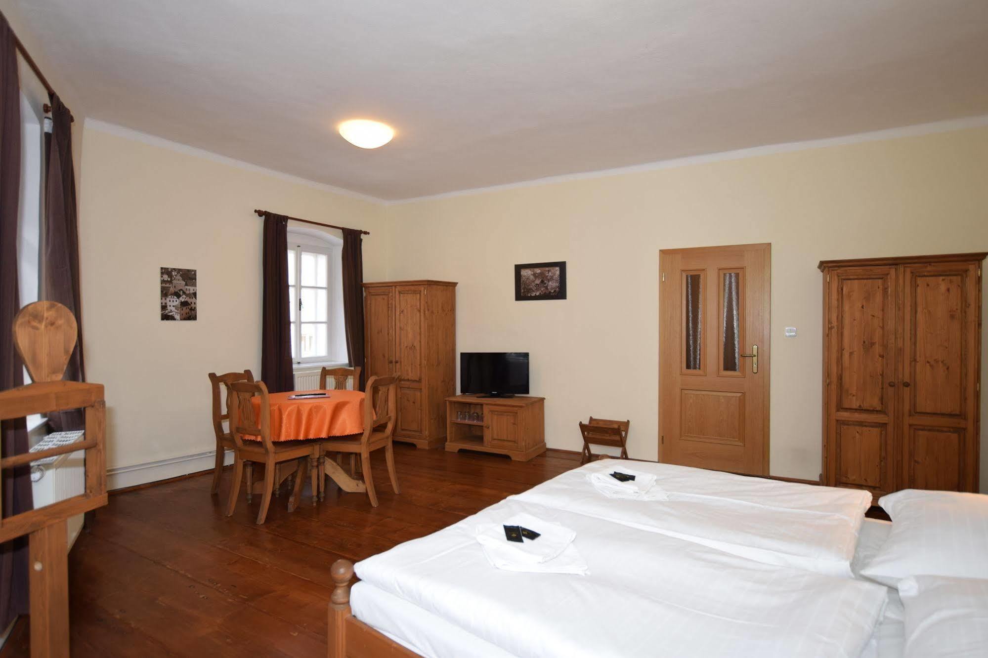 Pension Zamecka Apartma - Castle Apartments Cesky Krumlov Luaran gambar