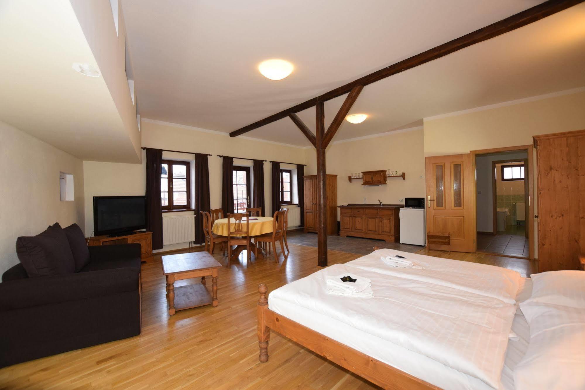 Pension Zamecka Apartma - Castle Apartments Cesky Krumlov Luaran gambar